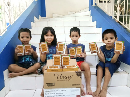 Ramadhan Berbagi Madu Uray: Gerakan 30.000 Honey Stick yang Rutin Dilakukan Sejak 2017
